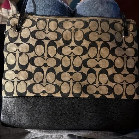 Coach branded purse - Picture 2 of 4